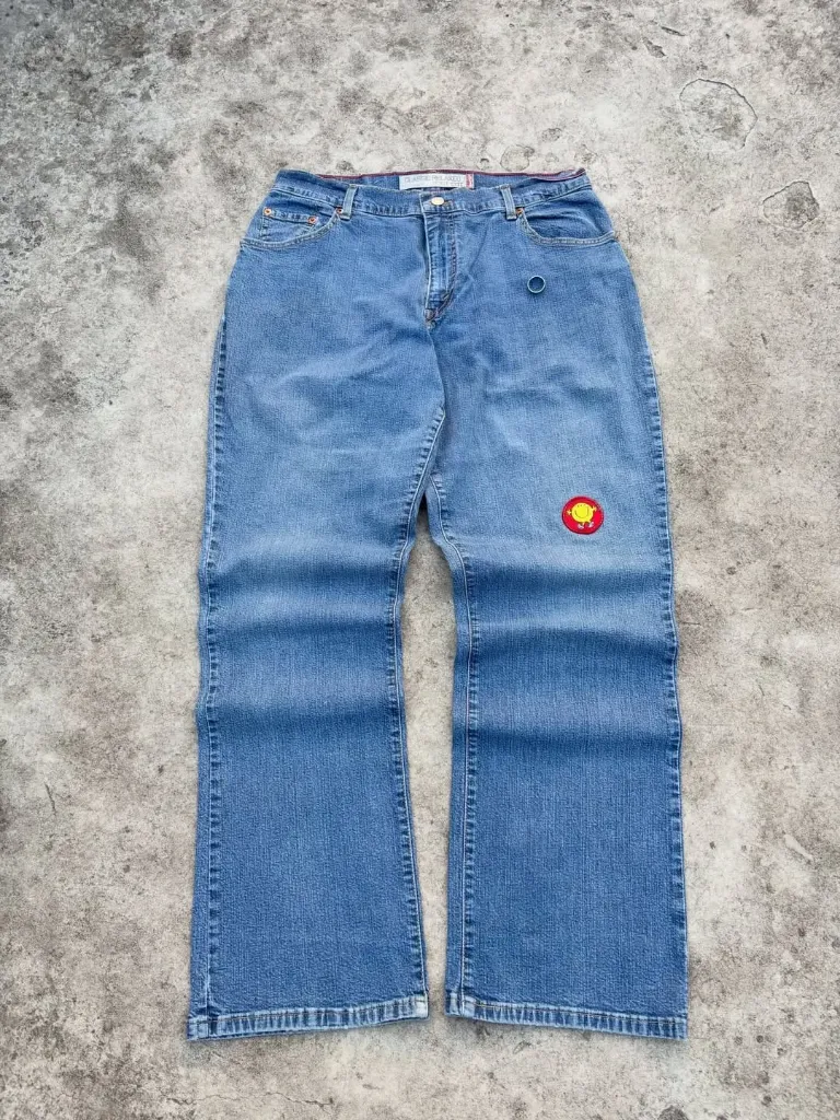 Levi’s baggy jeans